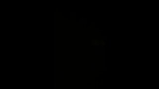 ಬುಸ್ಟಿ ಮೋಹನಾಂಗಿ ಲಾರಾ ಉದ್ದನೆಯ ಉಗುರು ಬೆರಳುಗಳಿಂದ ತನ್ನನ್ನು ತಾನೇ ಕೀಟಲೆ ಮಾಡುತ್ತಿದ್ದಾಳೆ