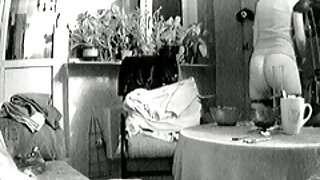 ಹಾರ್ನ್-ಮ್ಯಾಡ್ ಶ್ಯಾಮಲೆ ನಟಾಲಿ ಮೂರ್ ತನ್ನ ಮುಖದ ಮೇಲೆ ಕಮ್ ಅನ್ನು ಪಡೆಯುತ್ತಾಳೆ